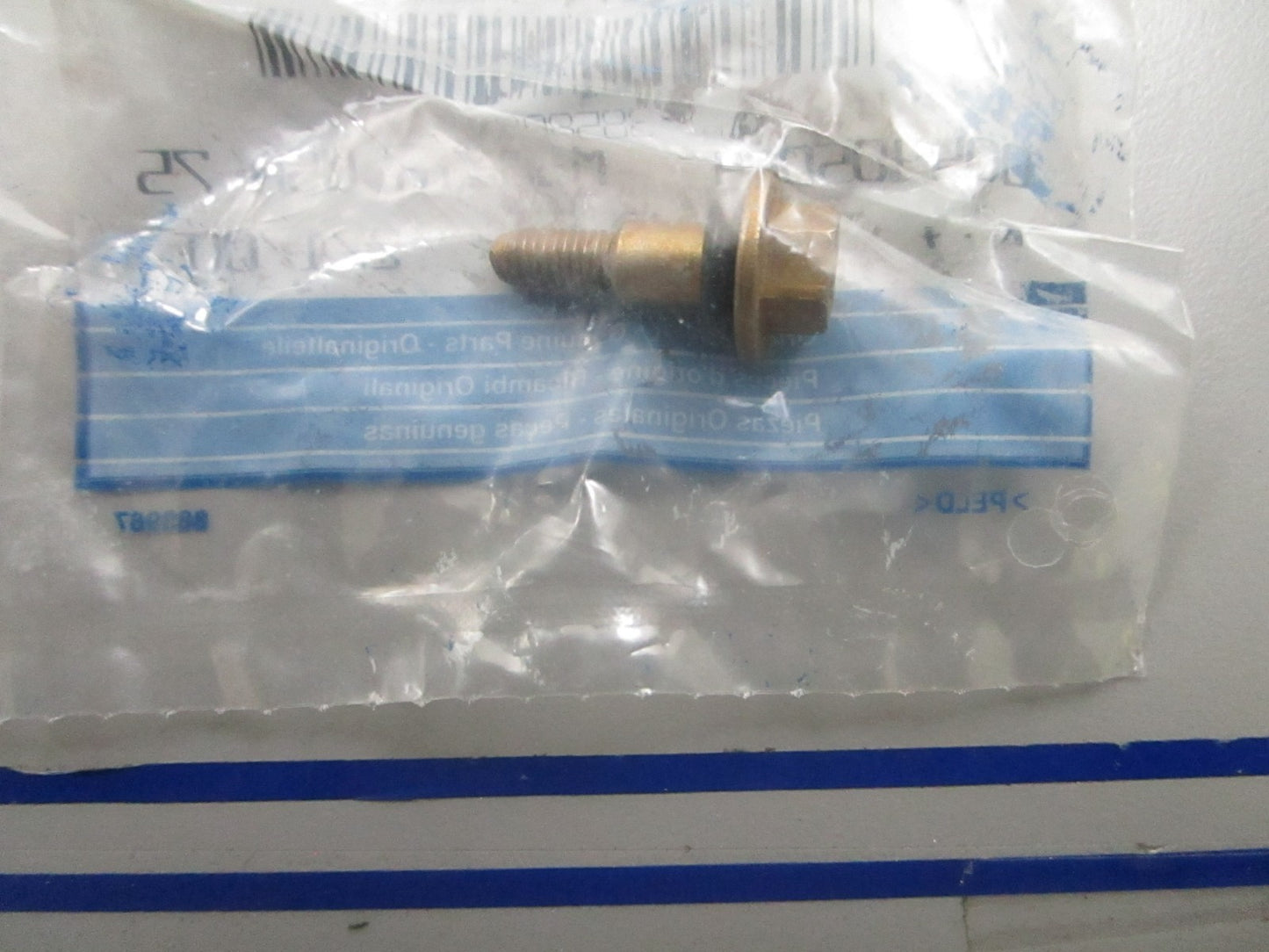 *NEW OEM* 0810 Volvo Penta Attaching Kit 3858080