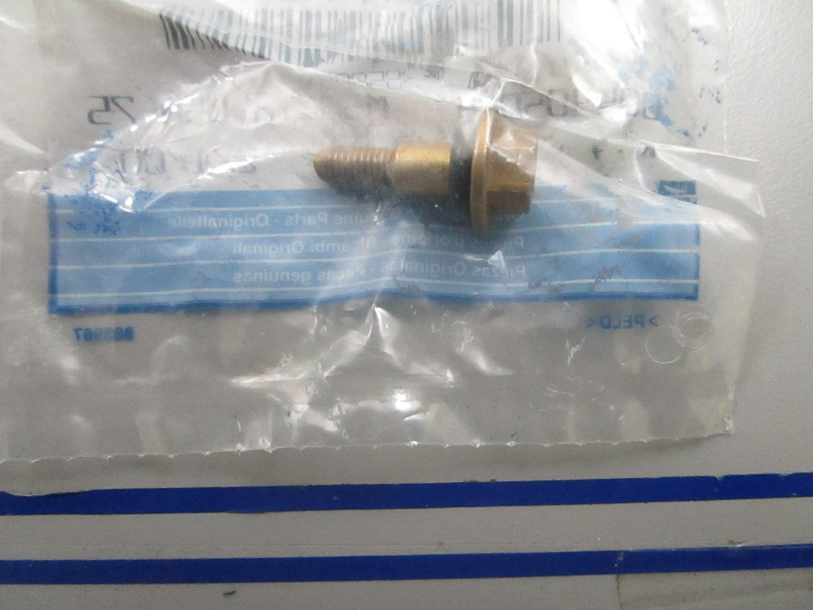 *NEW OEM* 0810 Volvo Penta Attaching Kit 3858080