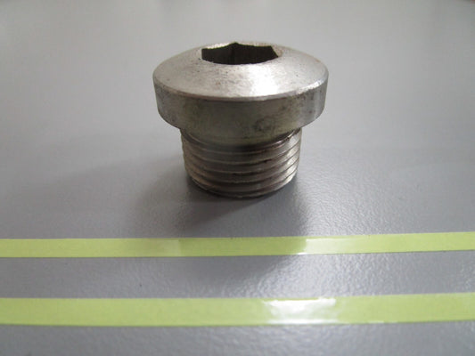 *NEW OEM* 0810 Volvo Penta Oil Plug 814179