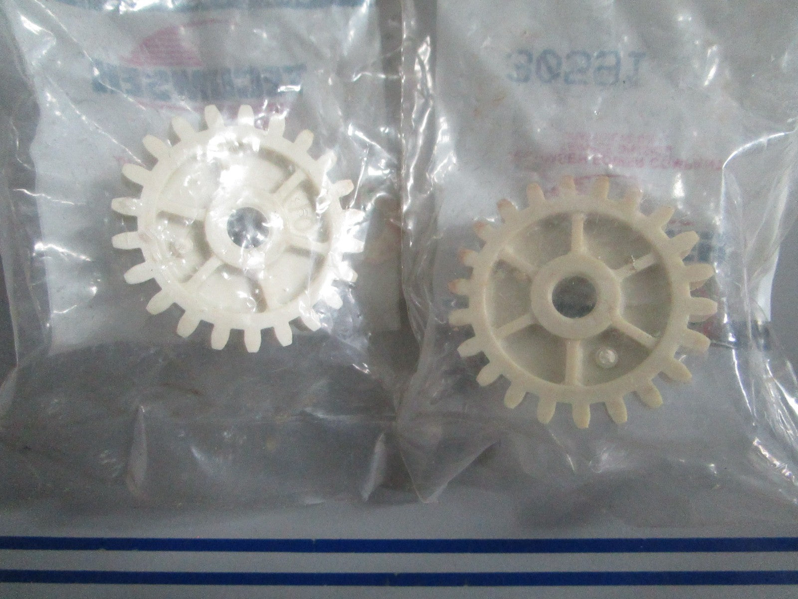 NEW OEM (LOT OF 2) 30591 Tecumseh Gear 0820