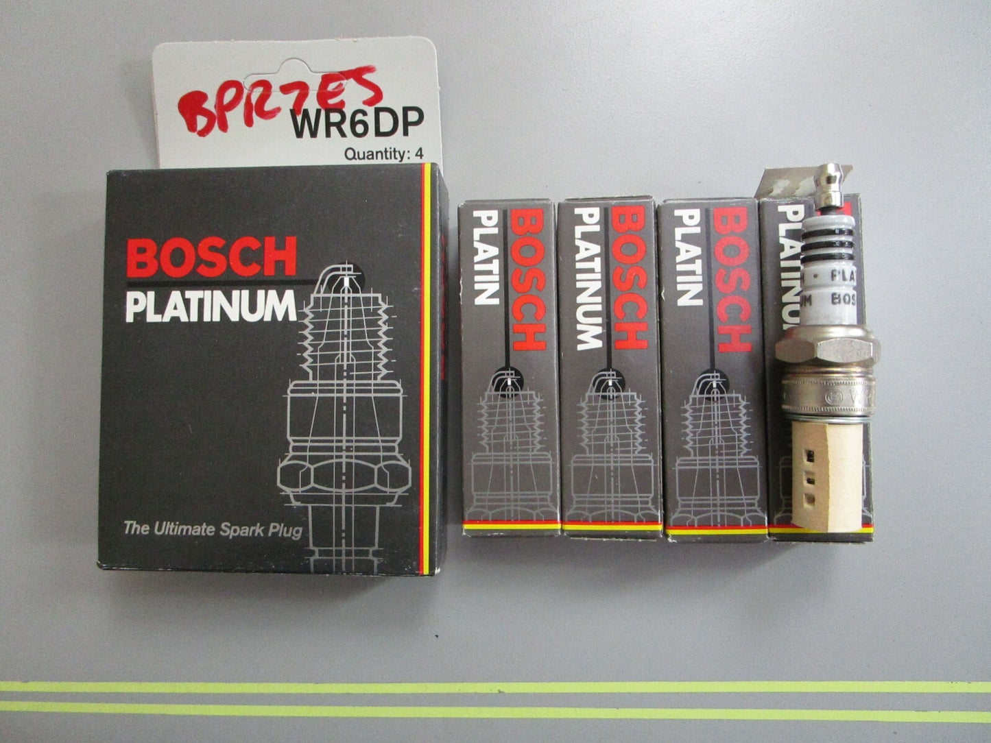 *NEW OEM* (LOT OF 4) 0820 Bosch Platinum Spark Plug WR6DP