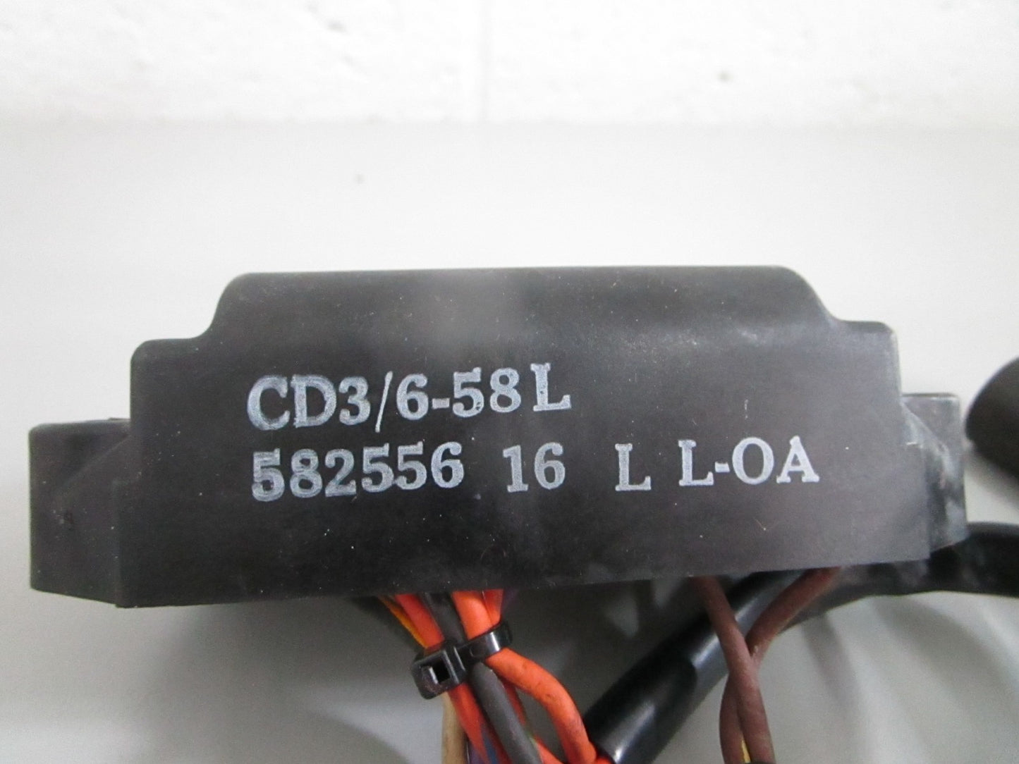NEW OEM 582556 0582556 OMC Johnson Evinrude Power Pack 0820