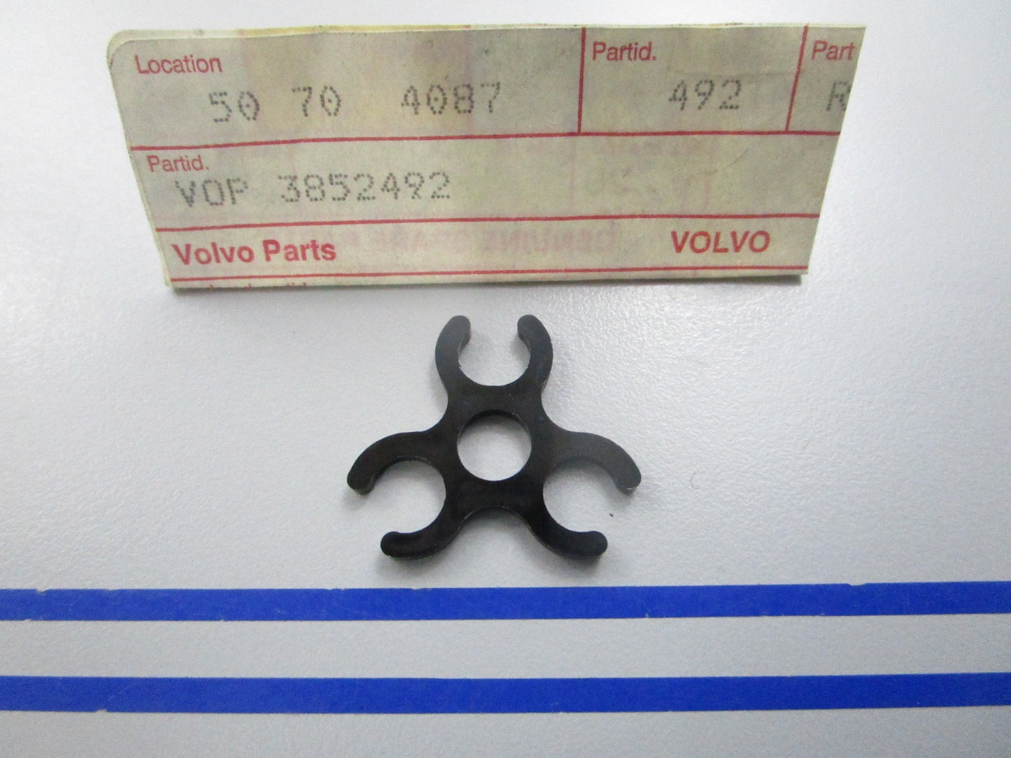 NEW OEM 3852492 Volvo Penta Retainer 0810