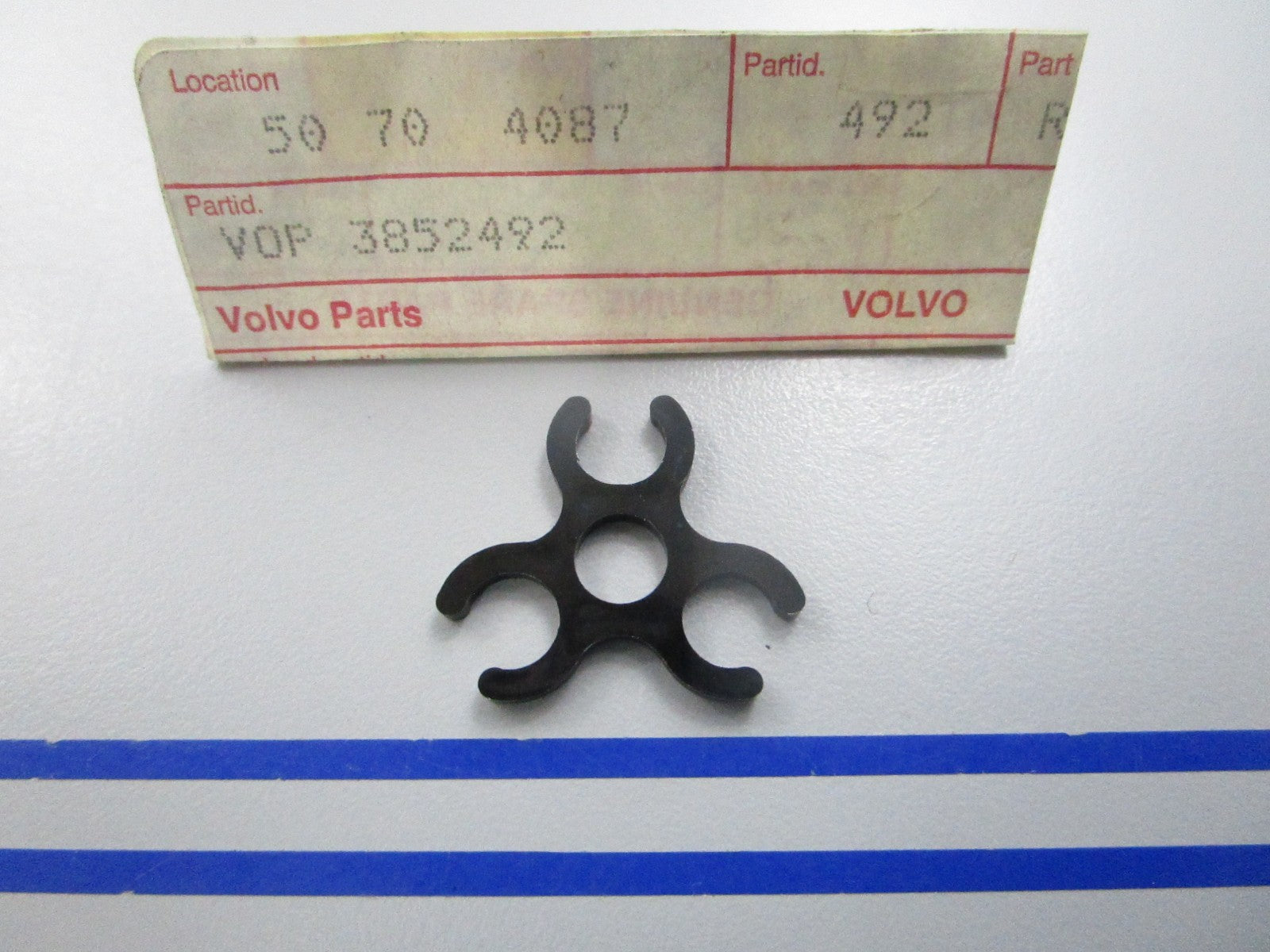 NEW OEM 3852492 Volvo Penta Retainer 0810