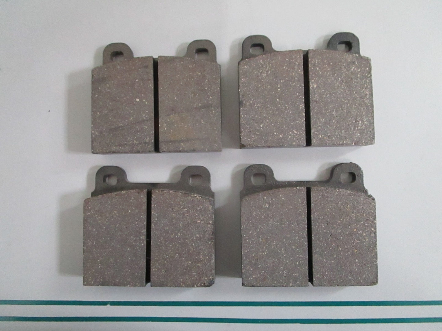 NEW OEM 0014207720 Mercedes-Benz 4 Brake Pad Set 0820
