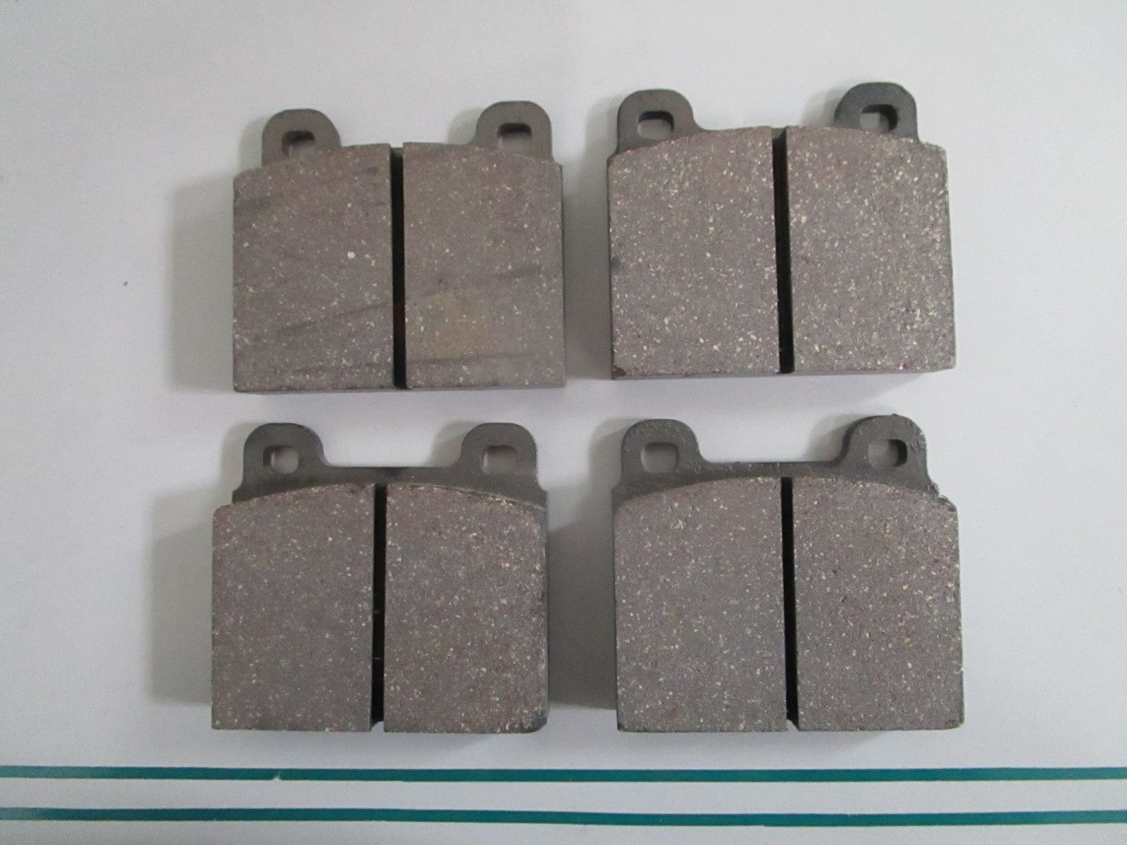 NEW OEM 0014207720 Mercedes-Benz 4 Brake Pad Set 0820