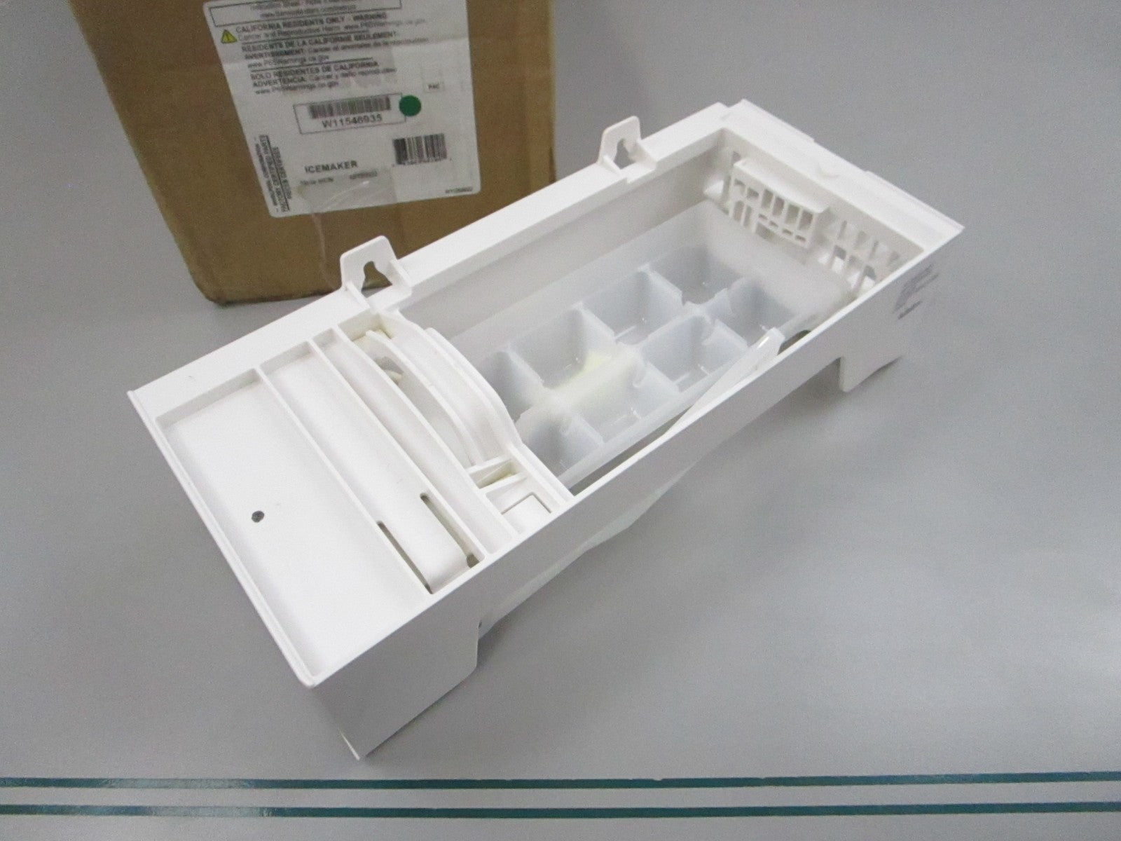 NEW OEM W11546935 Whirlpool Ice Maker 0810