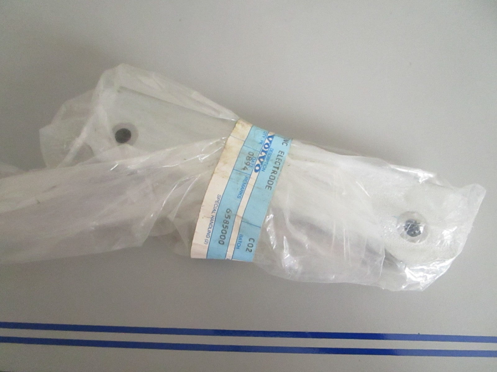 *NEW OEM* 0720 Volvo Penta Zinc Anode 832598-7