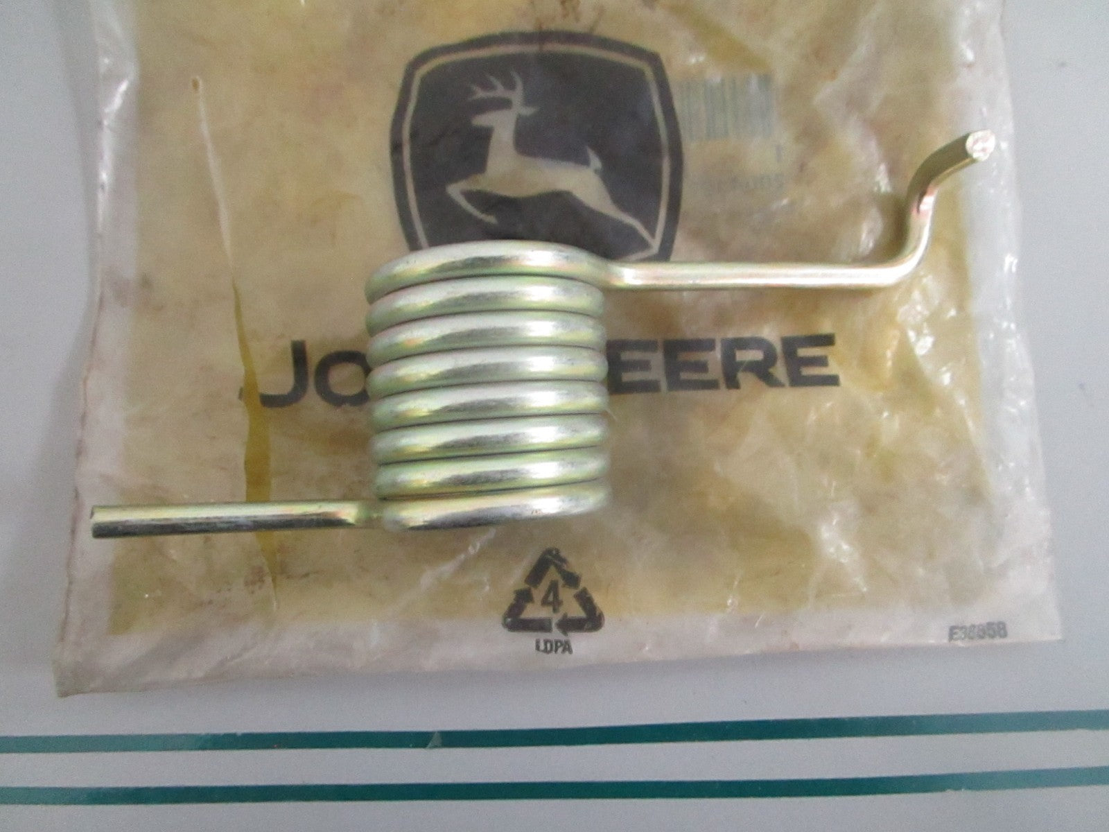 John Deere NEW OEM Torsion Spring LVU14546 Lawn Mower Zero Turn NOS Genuine 0820