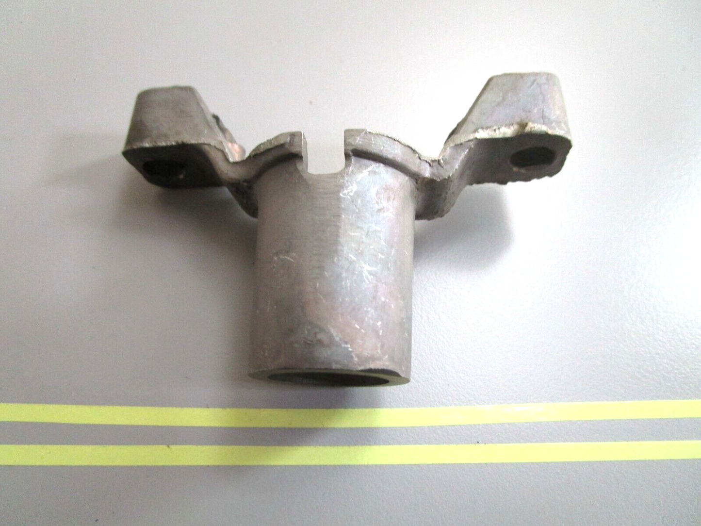 *NEW OEM* 0750 OMC Johnson Evinrude WATER TUBE BRACKET 315838 0315838