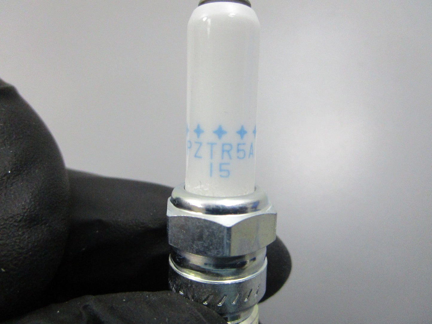 NEW PZTR5A-15 NGK Laser Platinum Spark Plug 0810