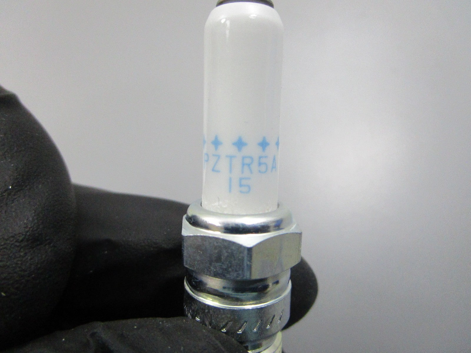 NEW PZTR5A-15 NGK Laser Platinum Spark Plug 0810