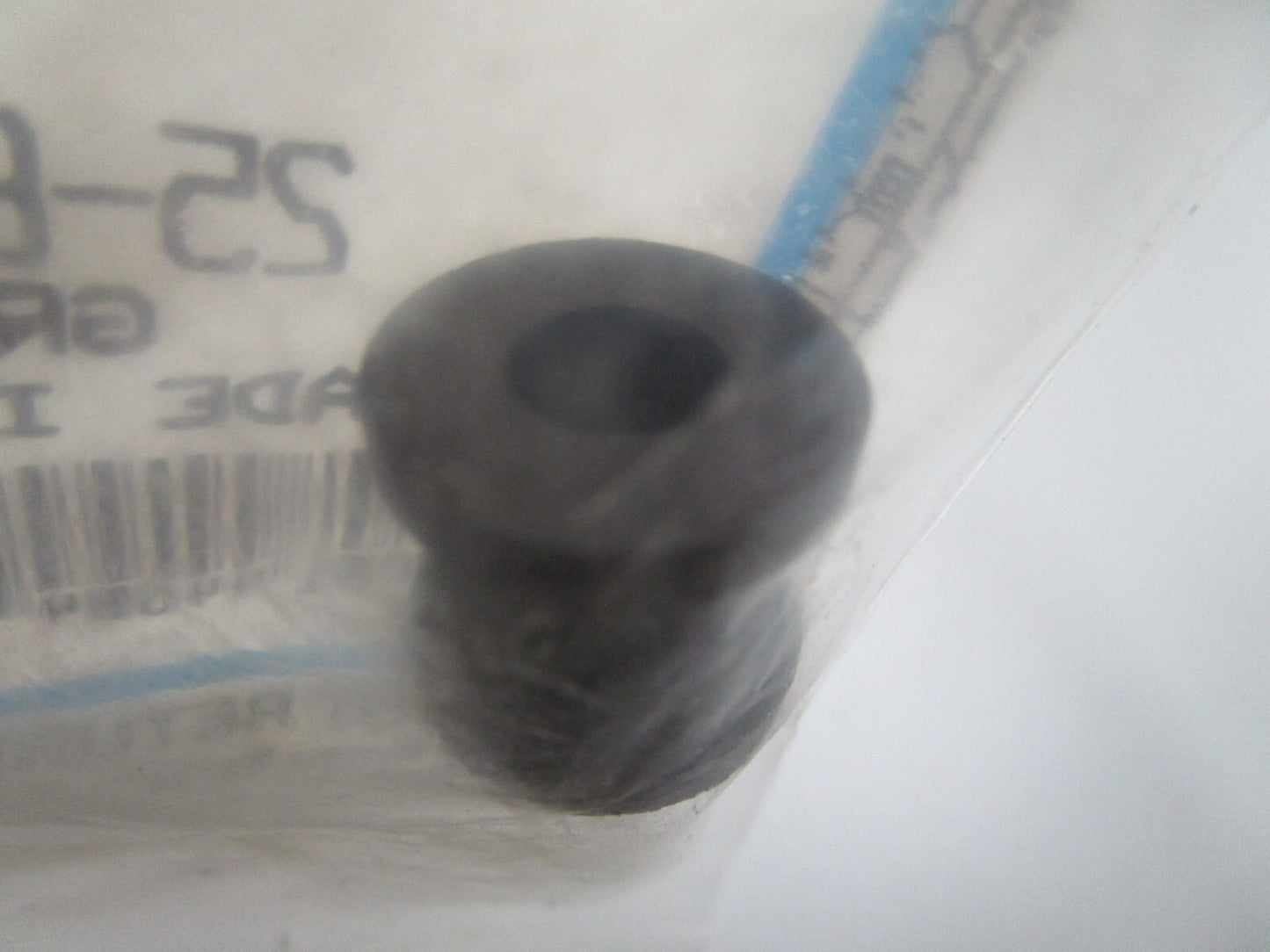 *NEW OEM* 0810 Mercury Quicksilver Grommet 25-857101