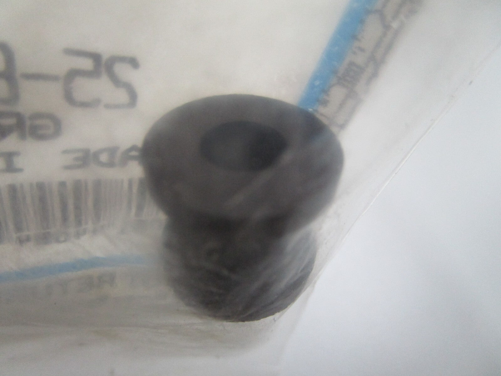 *NEW OEM* 0810 Mercury Quicksilver Grommet 25-857101