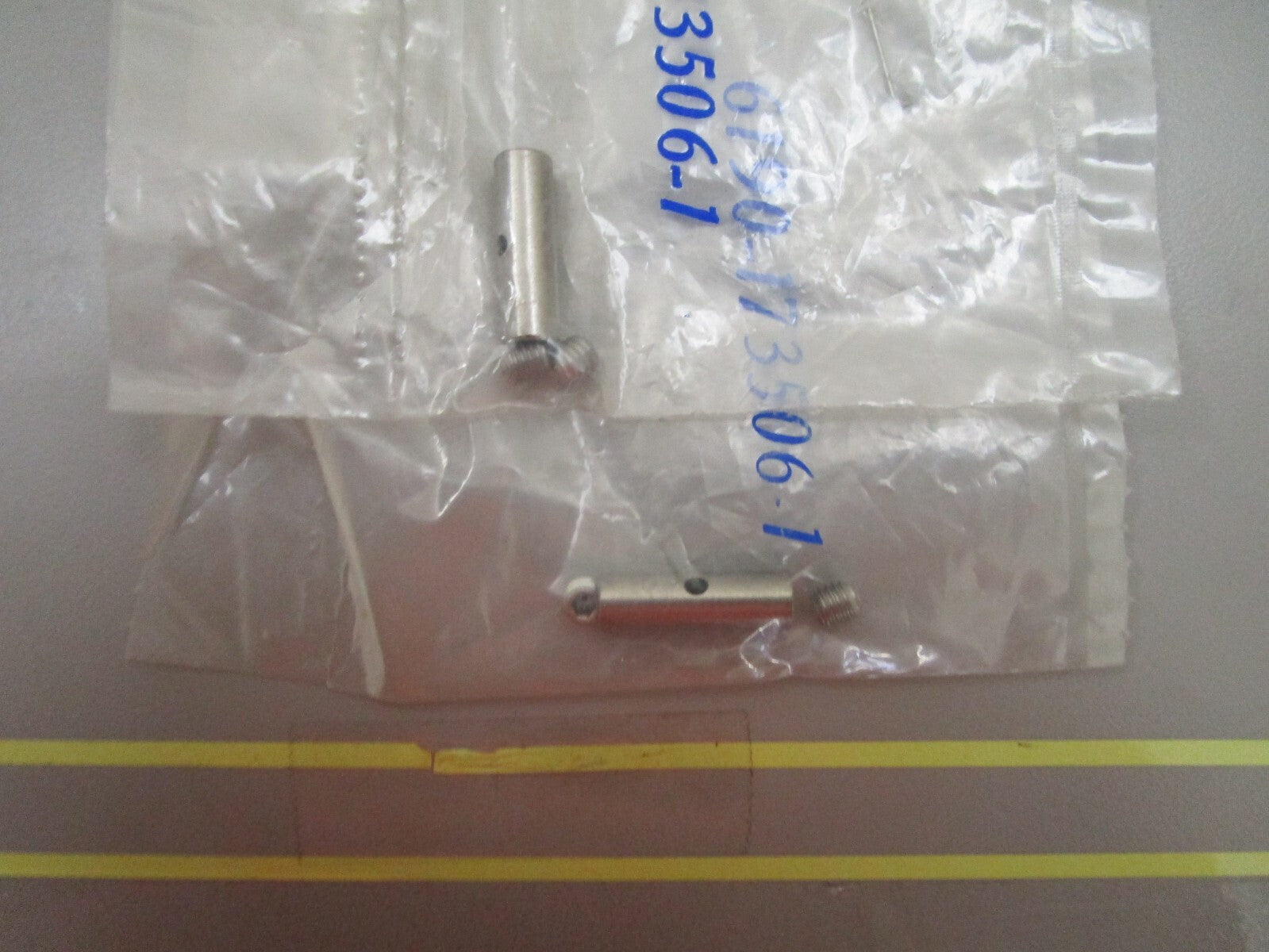 *NEW OEM* (LOT OF 2) 0810 OMC Johnson Evinrude Cable Screws & Clamp Kit 173506