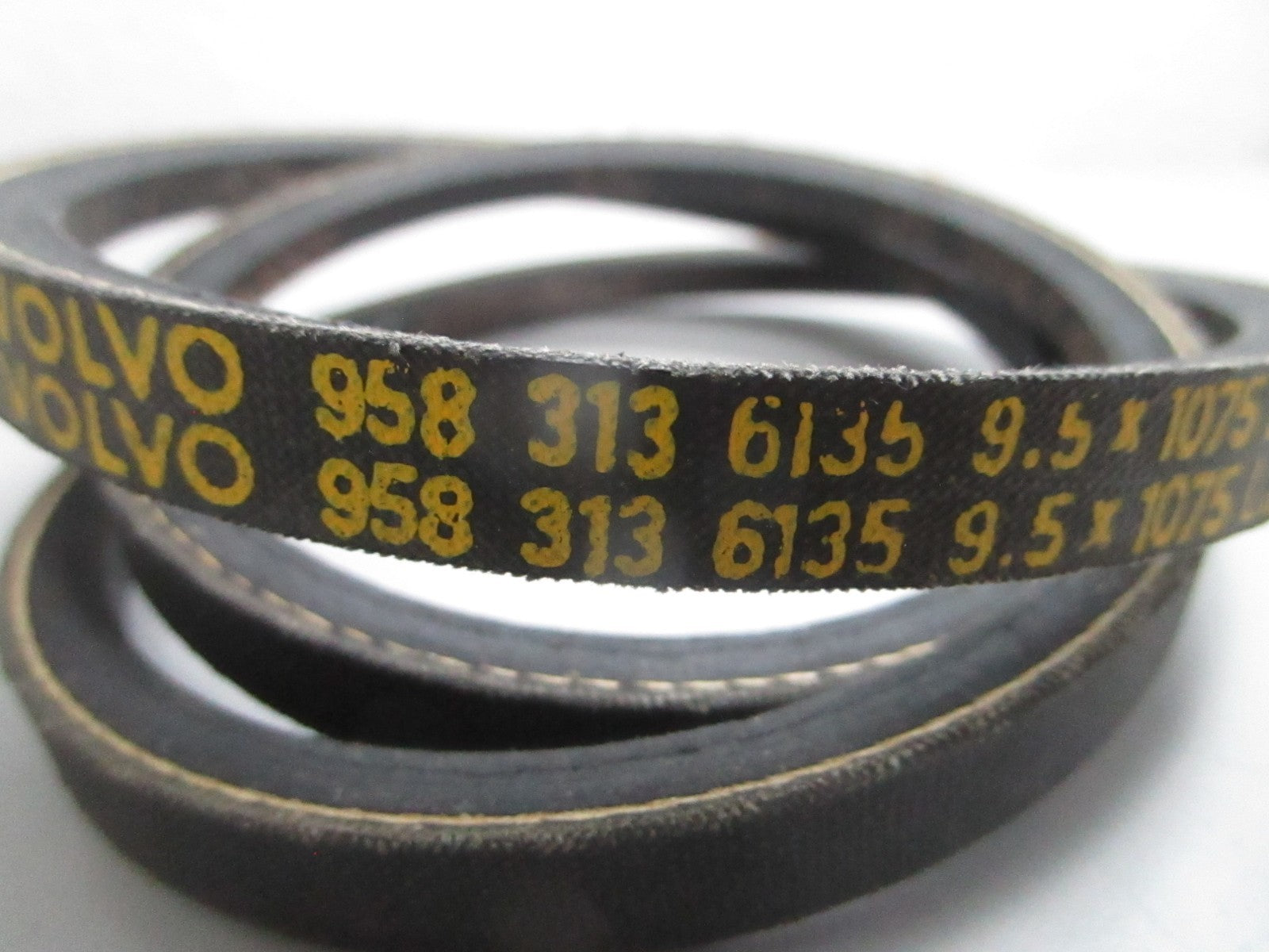 *NEW OEM* 0820 Volvo V-Belt 358313