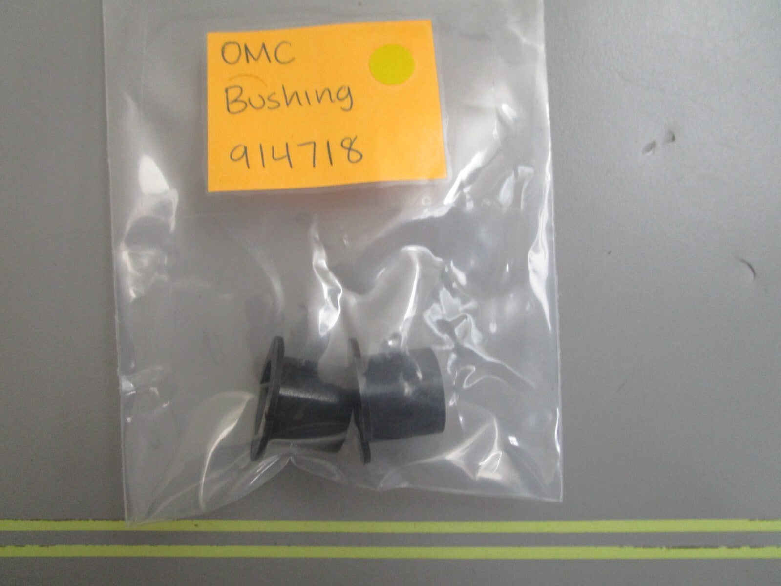 *NEW OEM* (LOT OF 2) 0810 OMC Johnson Evinrude Bushing 914718 0914718