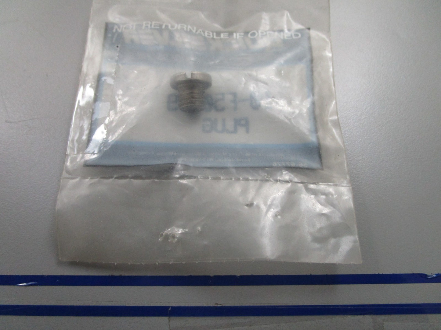 *NEW OEM* 0810 Mercury Quicksilver Plug 10-F50109