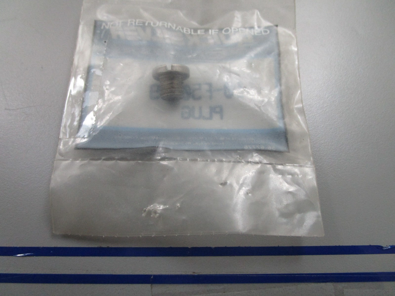 *NEW OEM* 0810 Mercury Quicksilver Plug 10-F50109