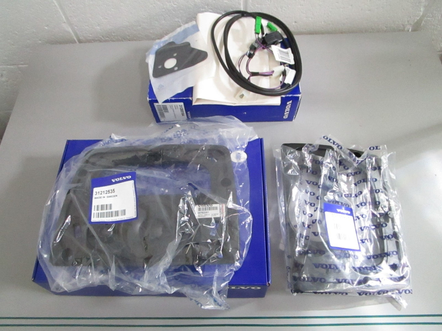 NEW OEM 30752351 Volvo Penta Dynaudio Center Speaker & Mount Kit 0820