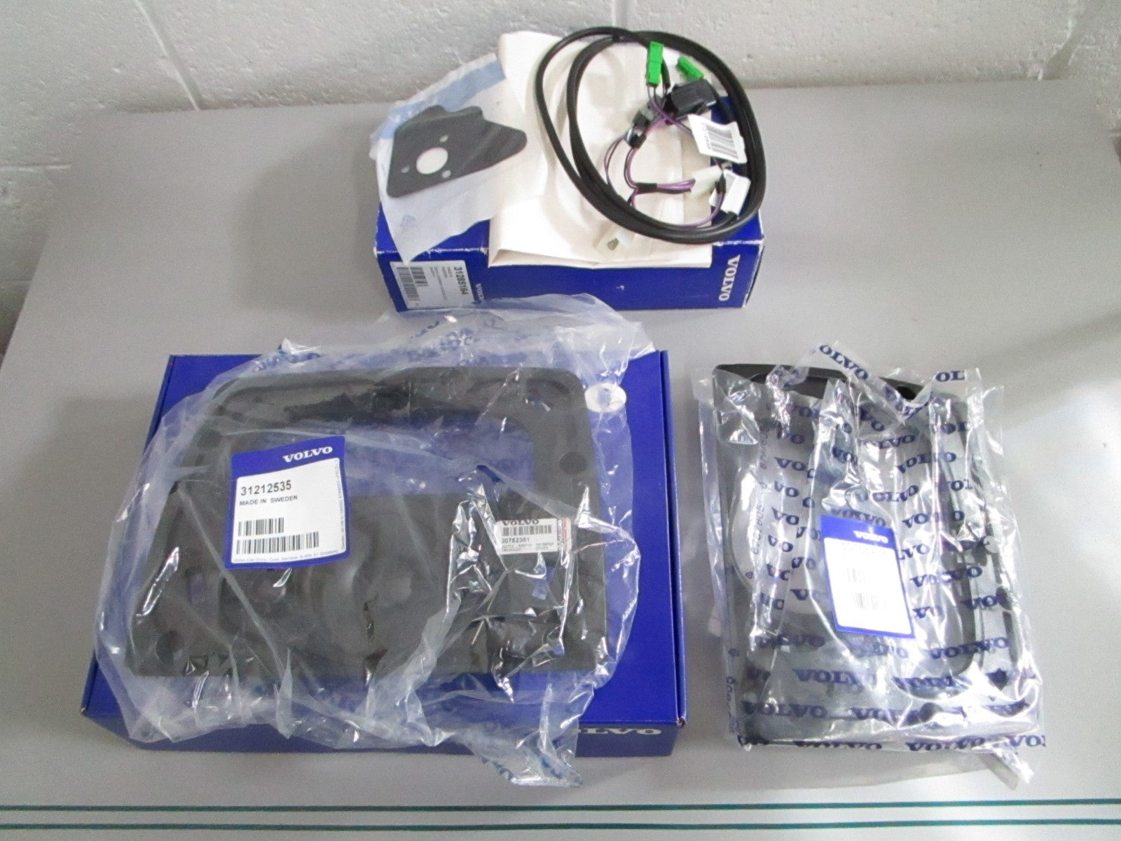 NEW OEM 30752351 Volvo Penta Dynaudio Center Speaker & Mount Kit 0820
