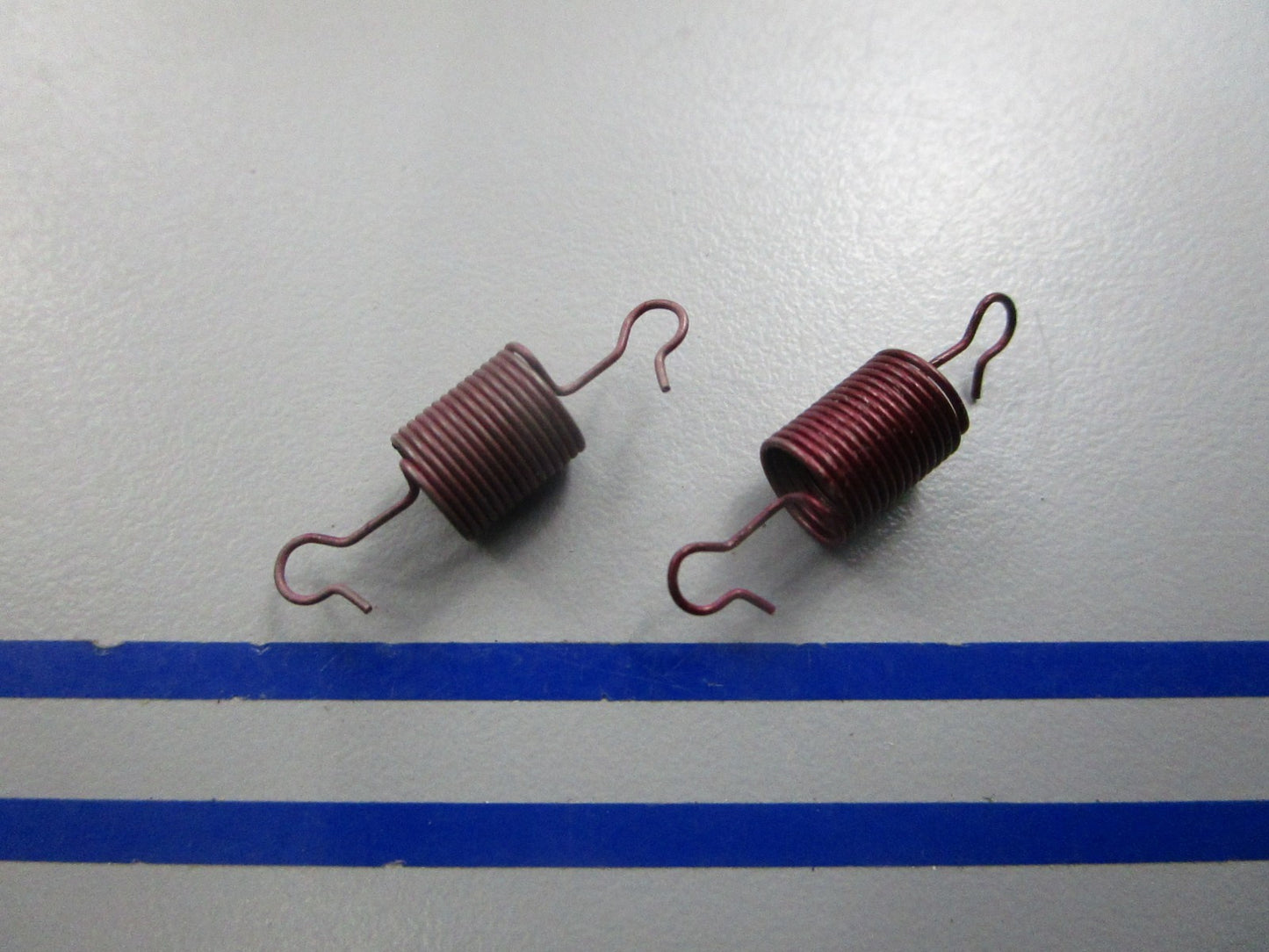 NEW OEM (LOT OF 2) 305011 0305011 OMC Johnson Evinrude Spring 0810