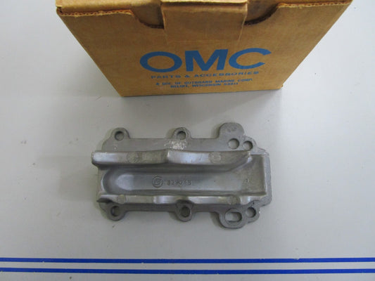 *NEW OEM* 0820 OMC Johnson Evinrude Inner Exhaust Cover 329048 0329048