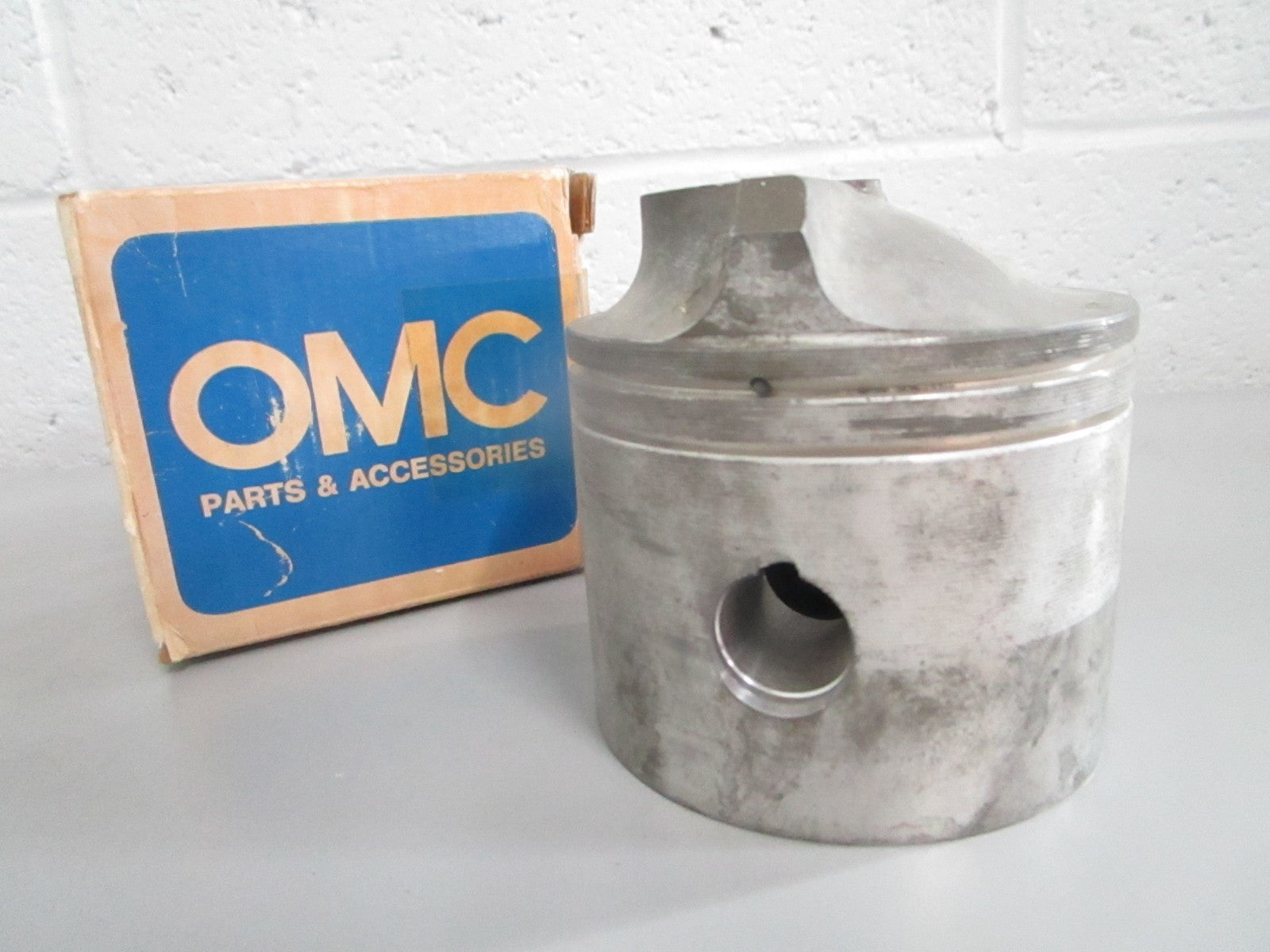 NEW OEM 388673 322969 OMC Johnson Evinrude .020 Piston 0820