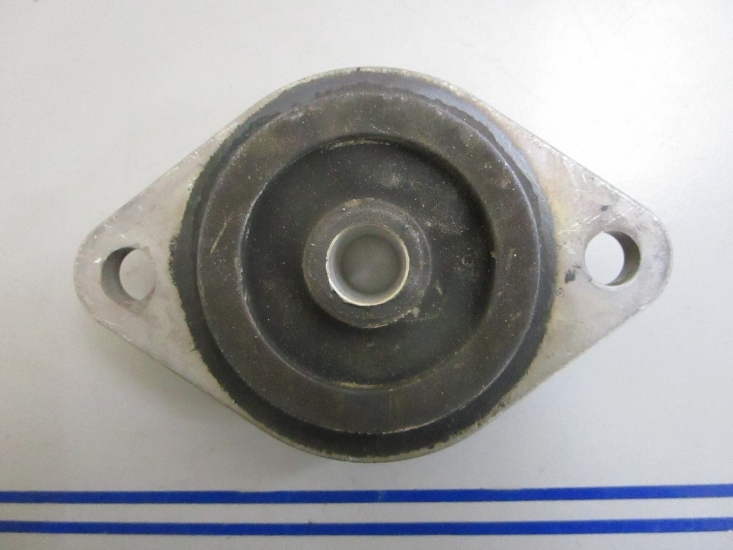 *NEW OEM* 0820 OMC Johnson Evinrude Rear Mount Ay 3853806