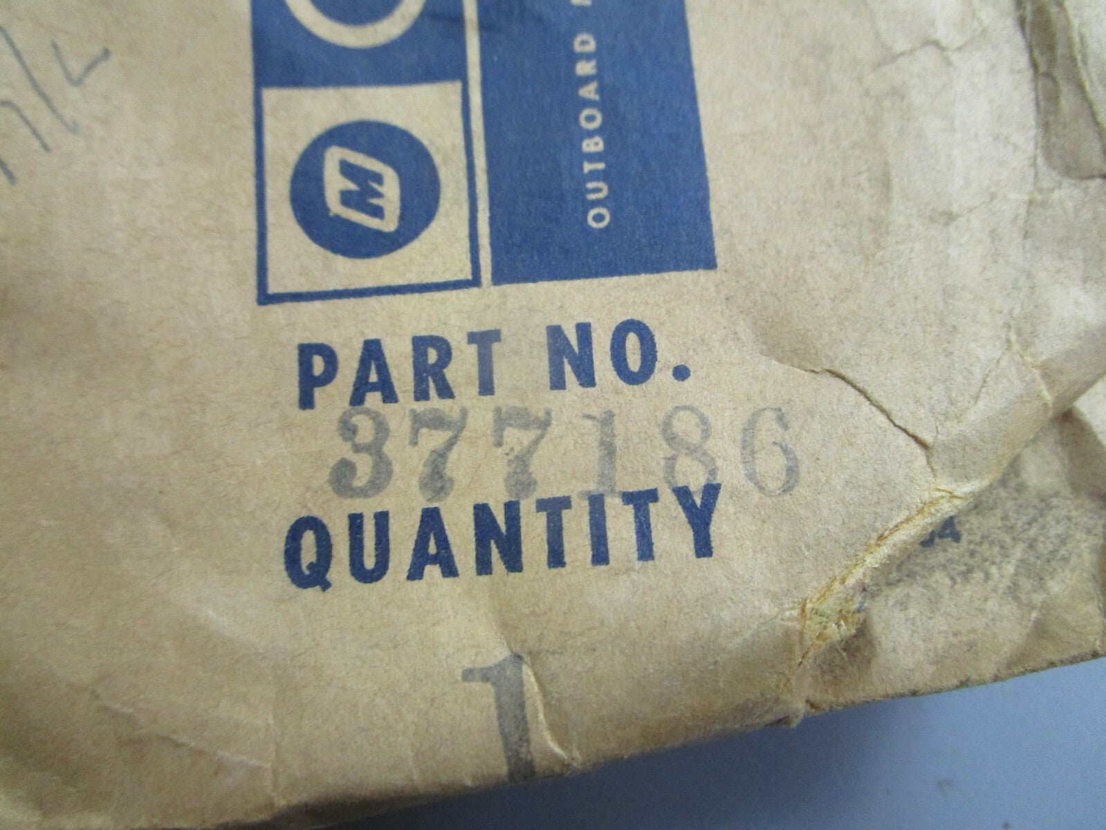 *NEW OEM* 0820 OMC Johnson Evinrude Bearing Housing 377186 0377186