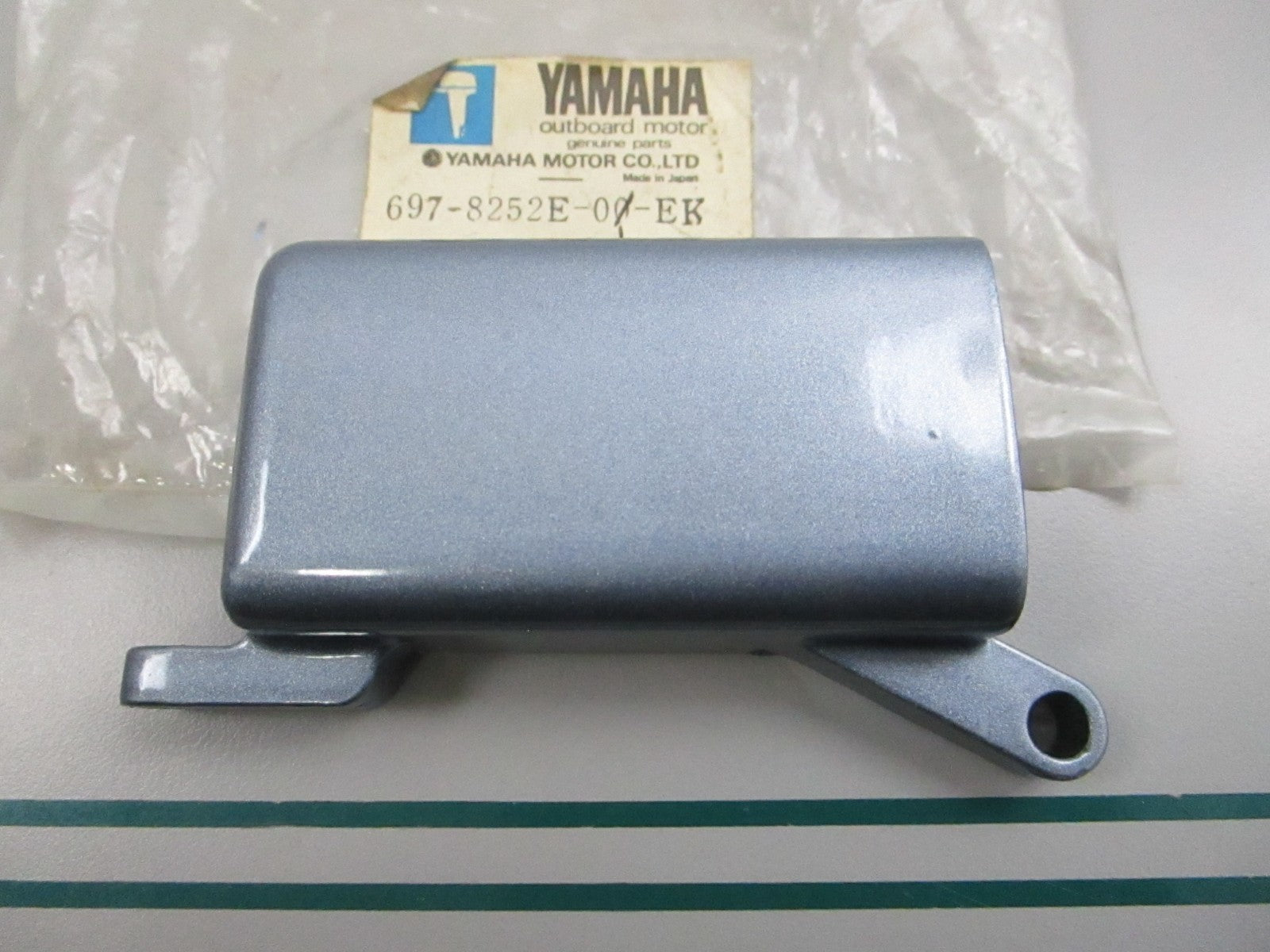 NEW OEM 697-8252E-00-EK Yamaha Cover 0810