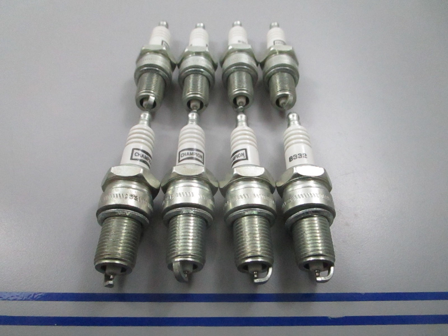*NEW* (LOT OF 8) 0810 NGK Spark Plug 8332