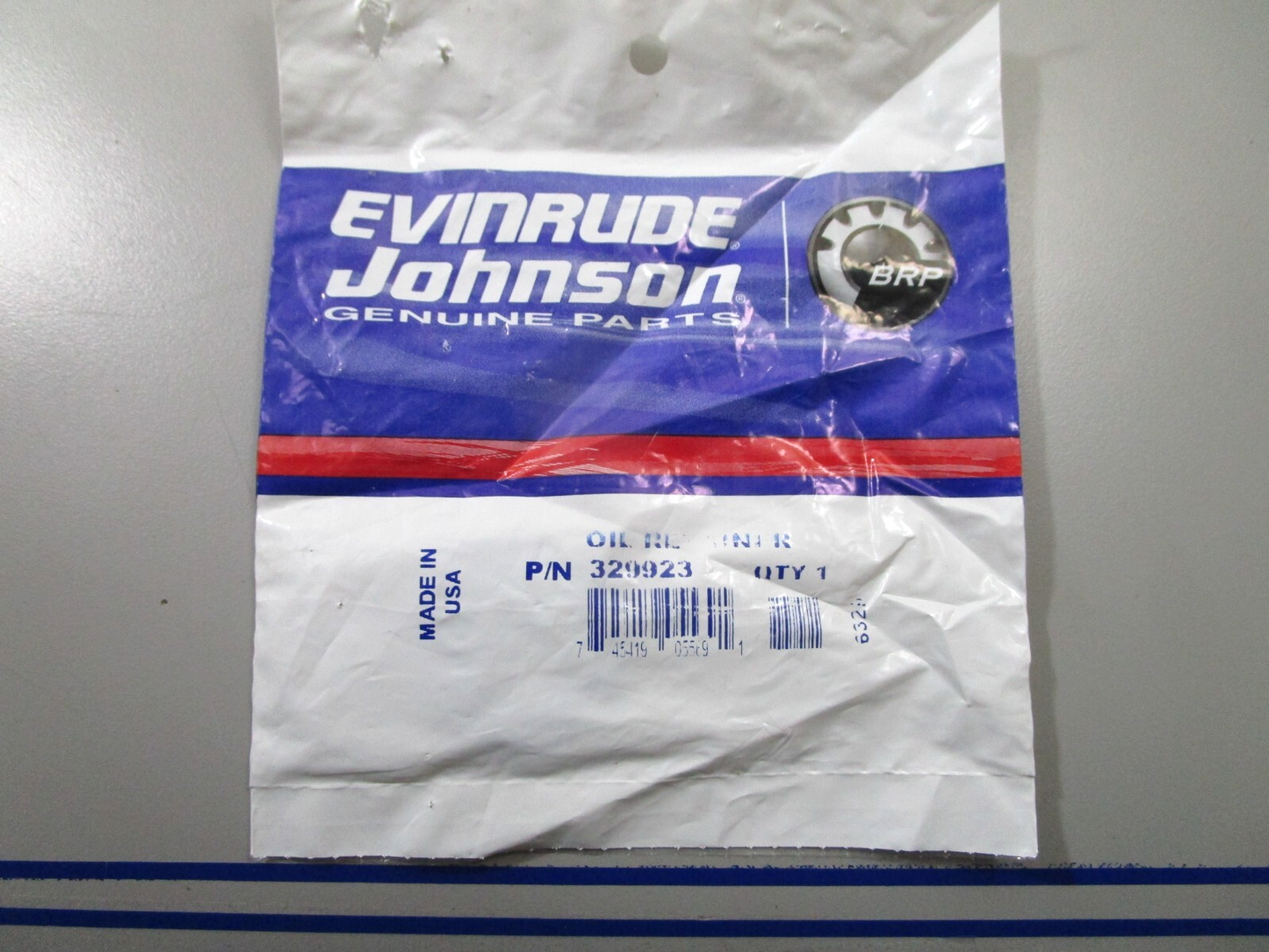 *NEW OEM* 0810 OMC Johnson Evinrude Oil Retainer 329923 0329923