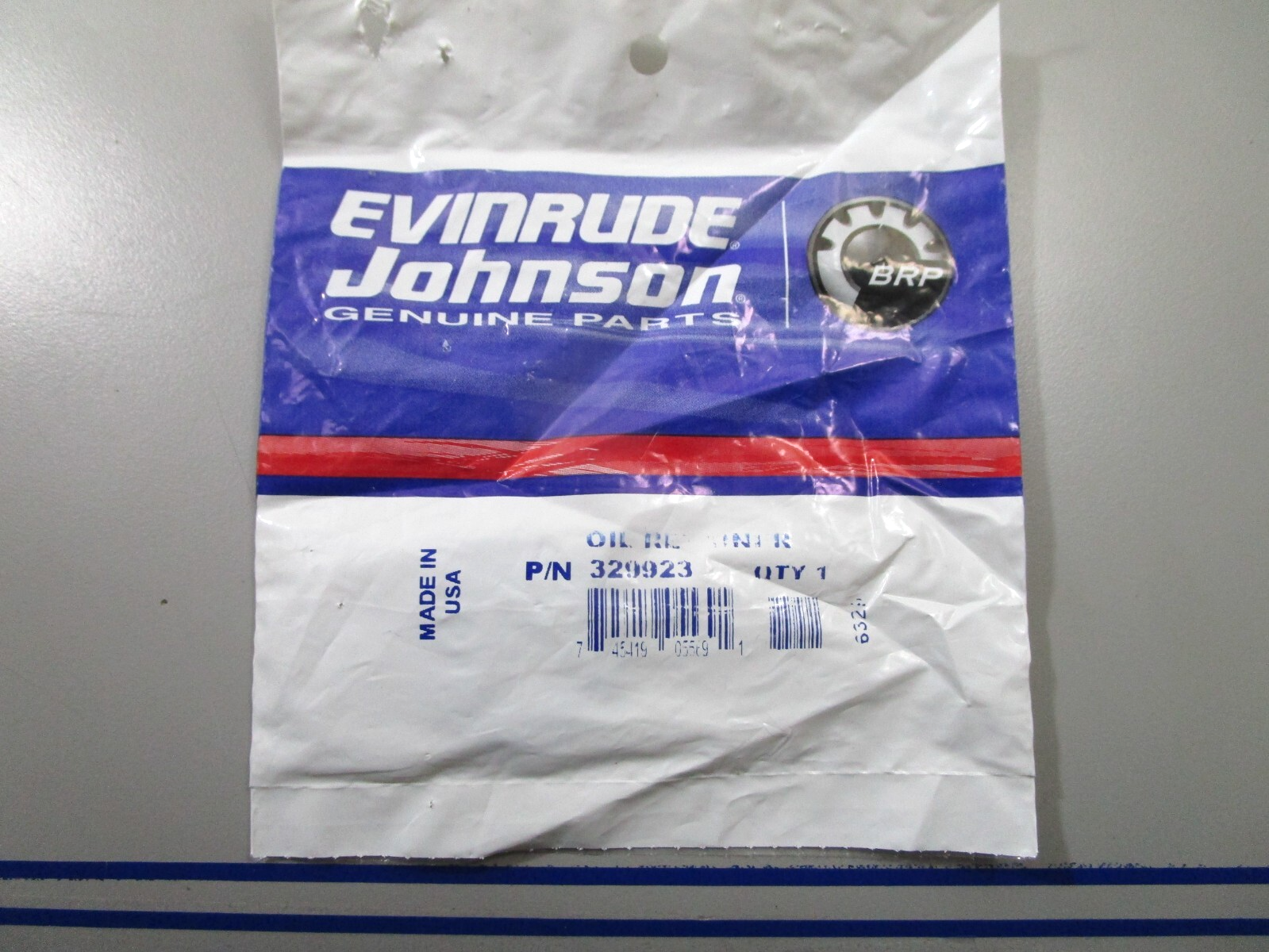 *NEW OEM* 0810 OMC Johnson Evinrude Oil Retainer 329923 0329923