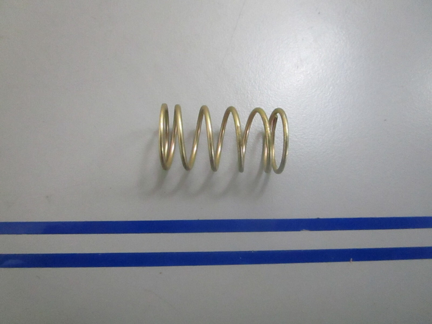 *NEW OEM* 0810 OMC Johnson Evinrude Spring 301803 0301803