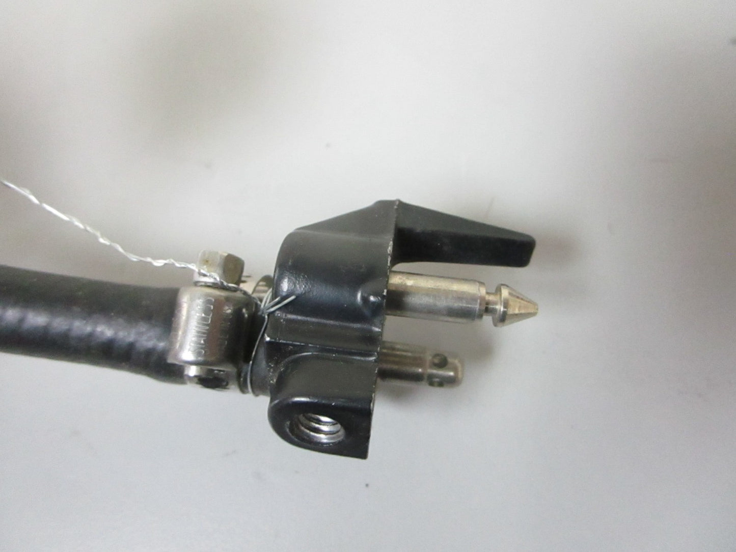 *NEW OEM* 0720 OMC Johnson Evinrude Fuel Connector & Hose Assembly 394751