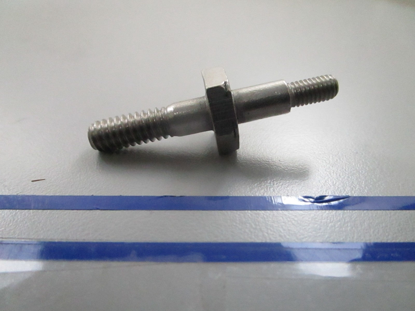 *NEW OEM* 0810 OMC Johnson Evinrude Double Ended Bolt 327675 0327675