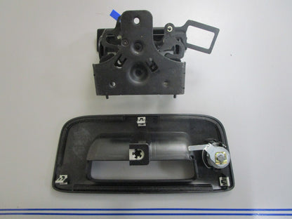 *NEW OEM* 0820 GM Tail Gate Lock Package 1782393