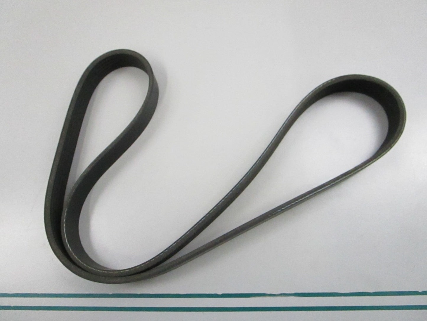 Gates NEW Micro-V Serpentine Belt K060415 6-Rib 0810