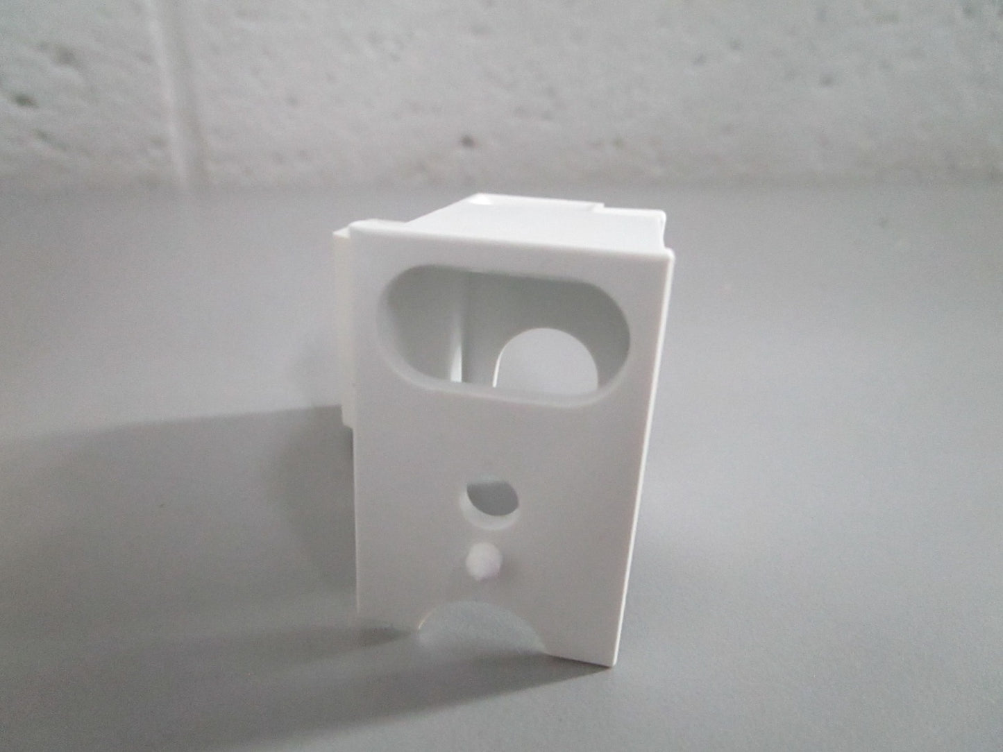 NEW OEM 7042734 Sub-Zero Wire Guide 0820