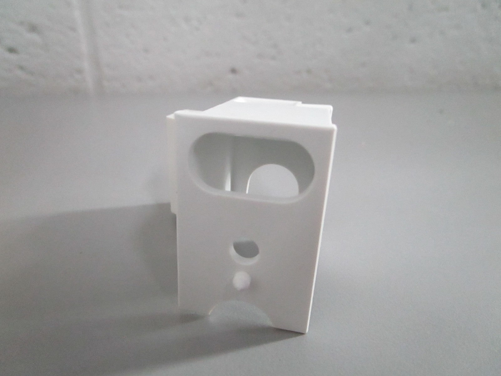 NEW OEM 7042734 Sub-Zero Wire Guide 0820