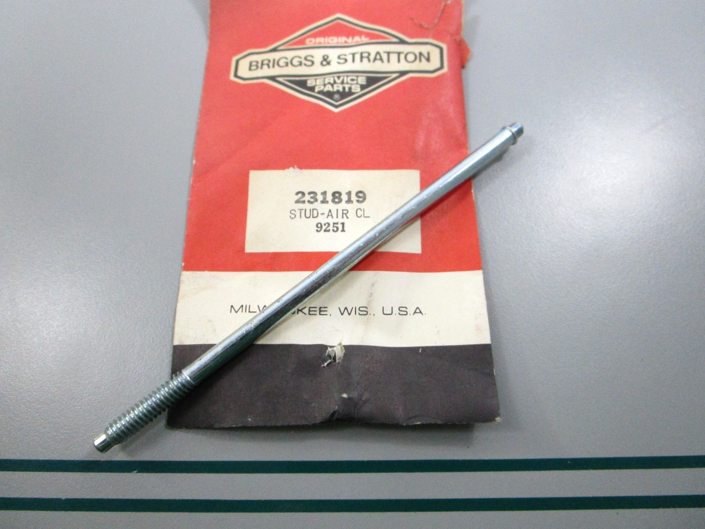 NEW OEM 231819 Briggs & Stratton Air Cleaner Stud 0810
