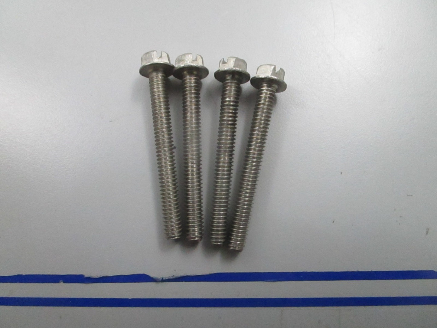 *NEW OEM* (LOT OF 4) 0810 OMC Johnson Evinrude Screw 334844 0334844