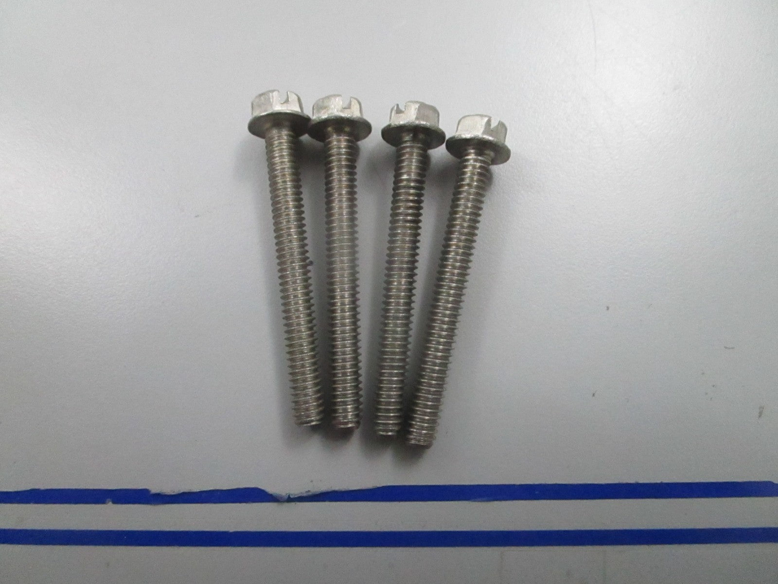 *NEW OEM* (LOT OF 4) 0810 OMC Johnson Evinrude Screw 334844 0334844