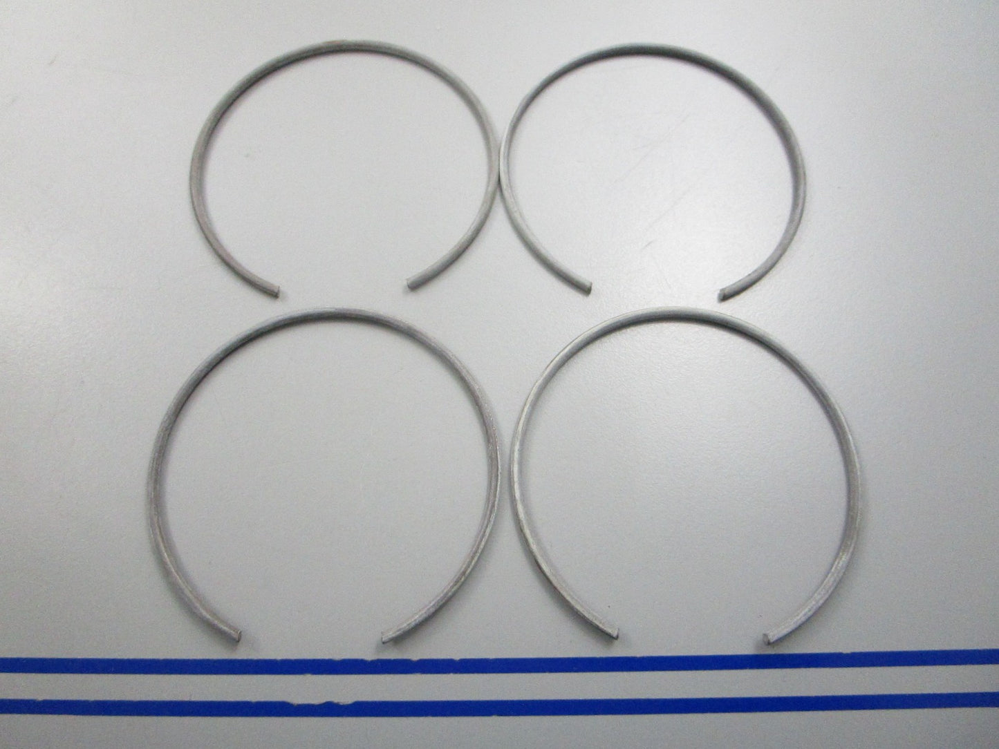 NEW OEM (LOT OF 4) 305558 0305558 OMC Johnson Evinrude Retaining Ring 0810