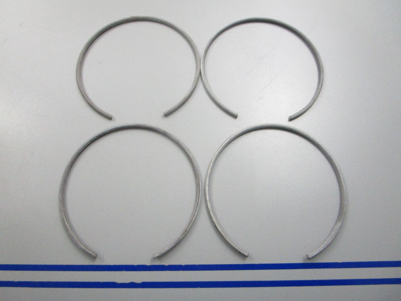 NEW OEM (LOT OF 4) 305558 0305558 OMC Johnson Evinrude Retaining Ring 0810