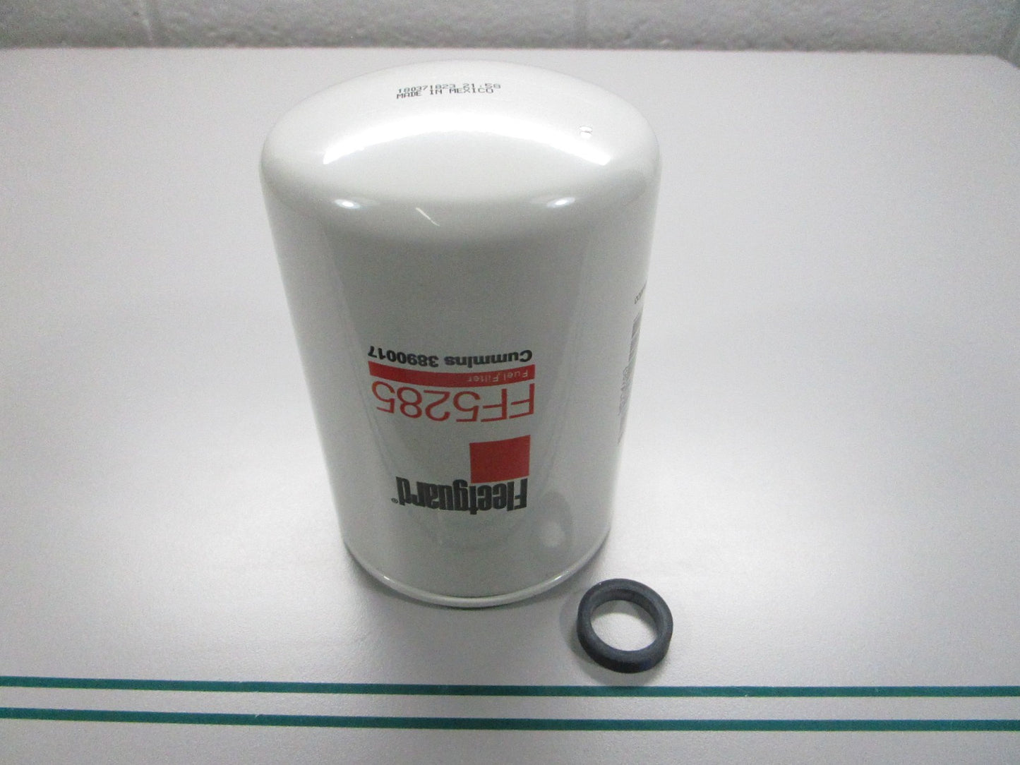 NEW OEM FF5285 Fleetguard Fuel Filter 0810