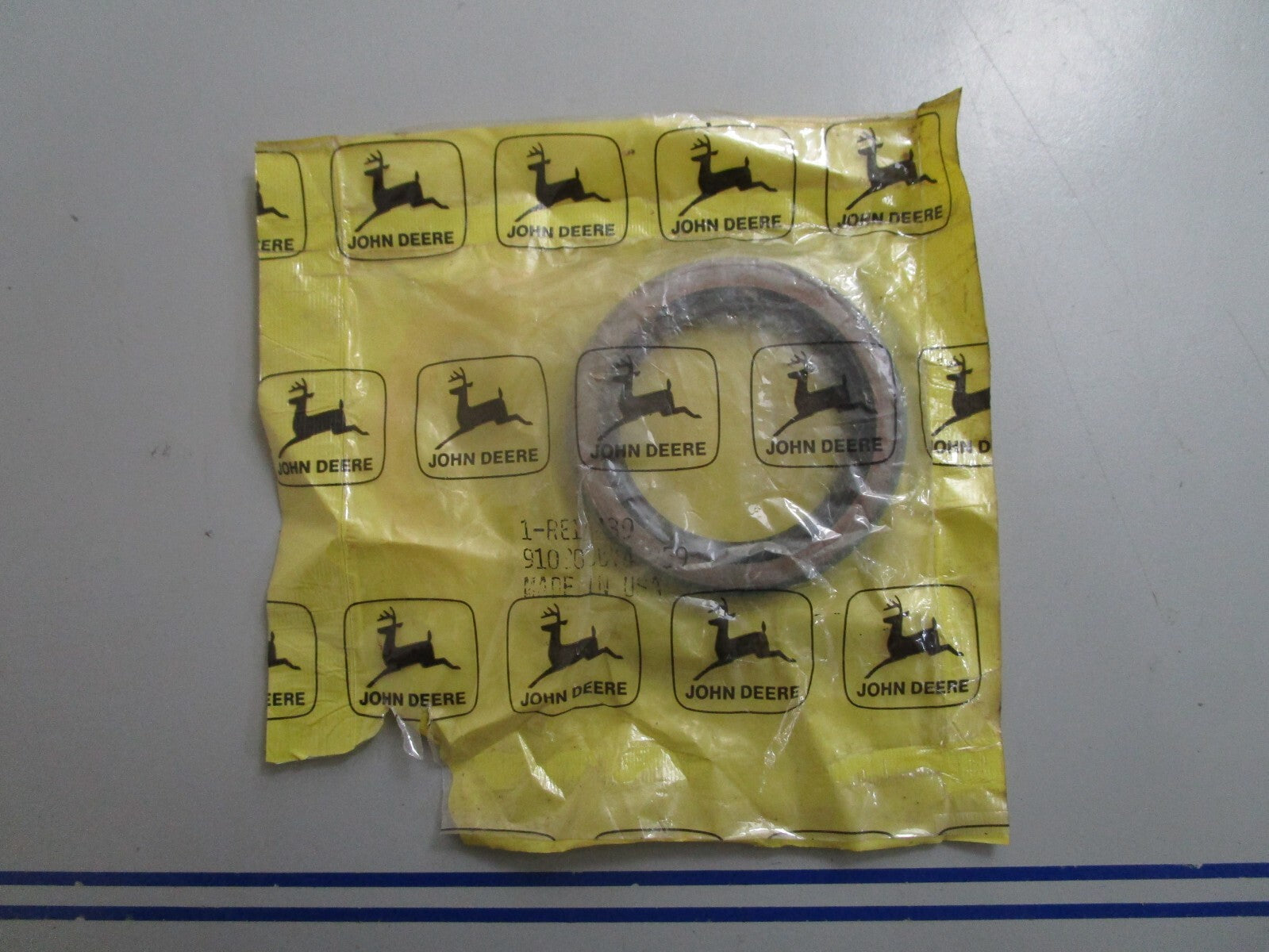 *NEW OEM* 0810 John Deere Oil Seal RE14439