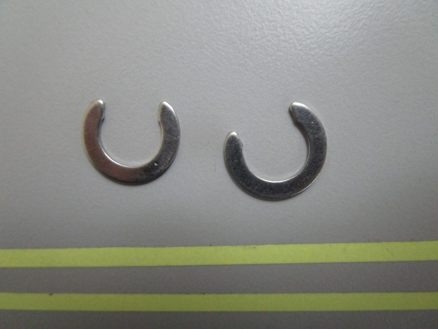 *NEW OEM* (LOT OF 2) 0810 Volvo Penta Retainer 314090