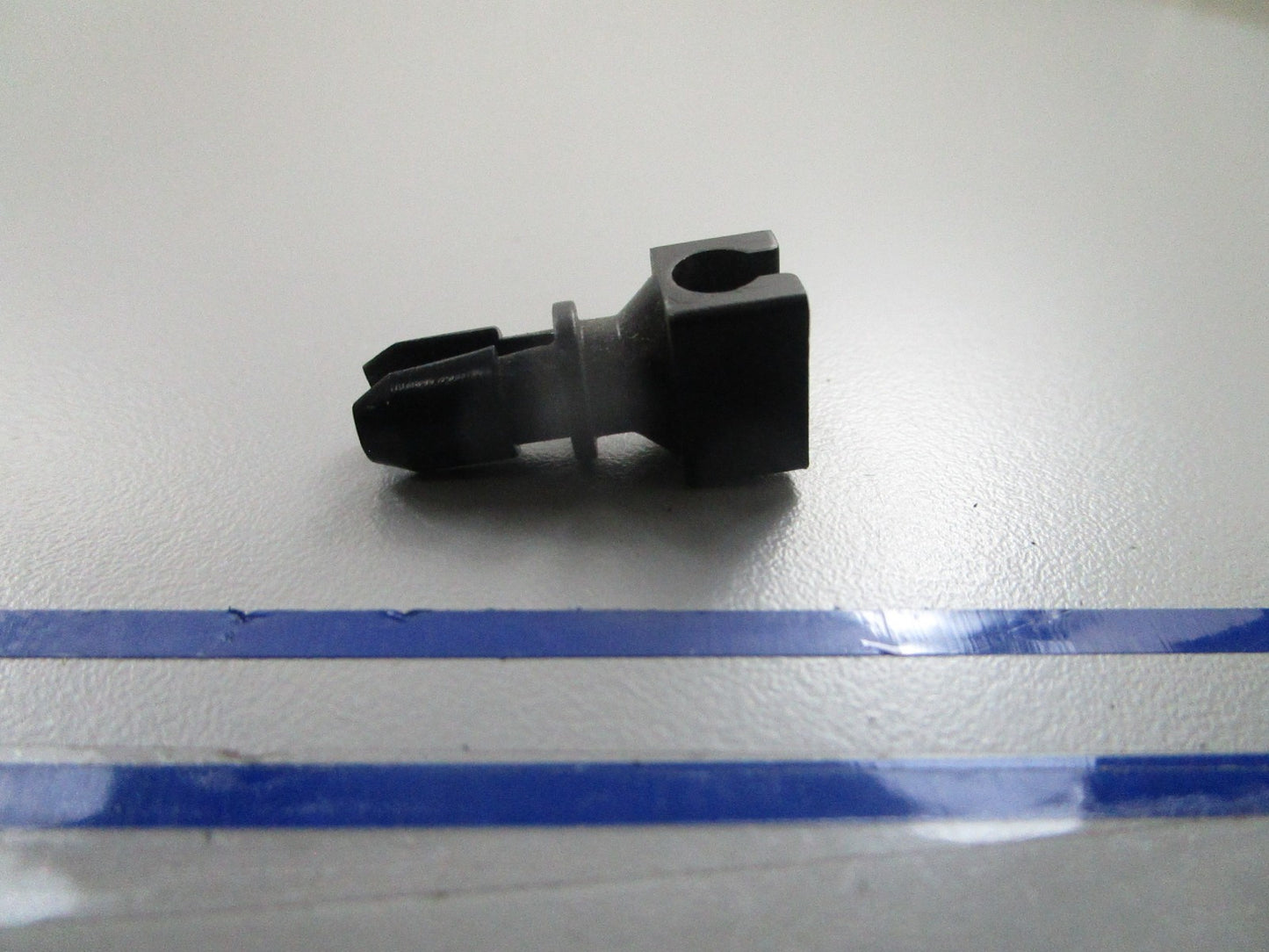 *NEW OEM* 0810 OMC Johnson Evinrude Retainer 341304 0341304